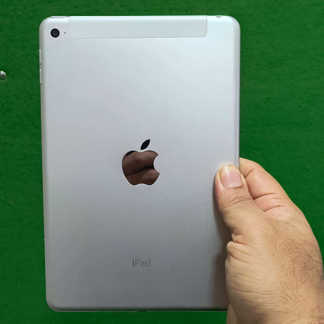 Apple iPad Mini 4 1538 ➡️STORAGE 128GB ➡️WI-FI , BLUETOOTH ➡️7.9" DISPLAY ➡️WITH CHARGER